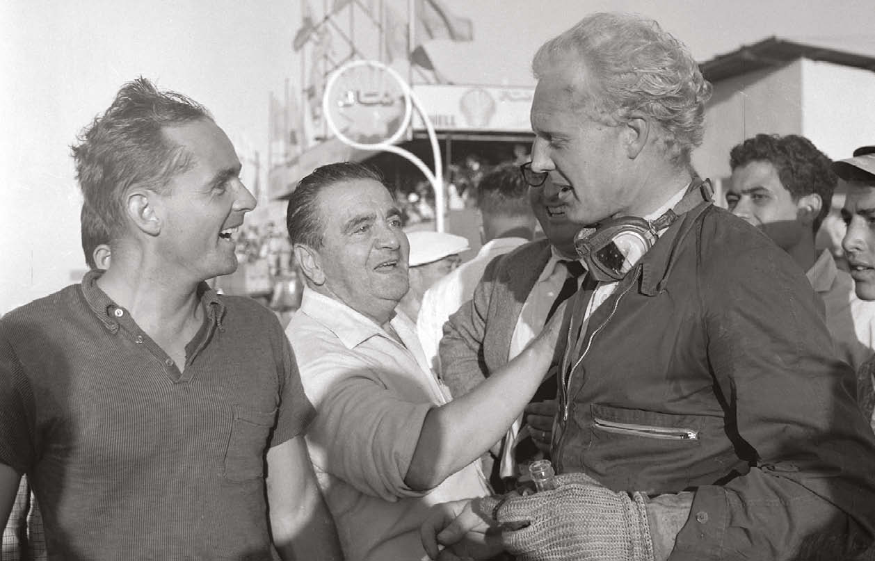 Hawthorn (right, speaking to Phil Hill) was always happy to talk to his fans – especially over a pint!