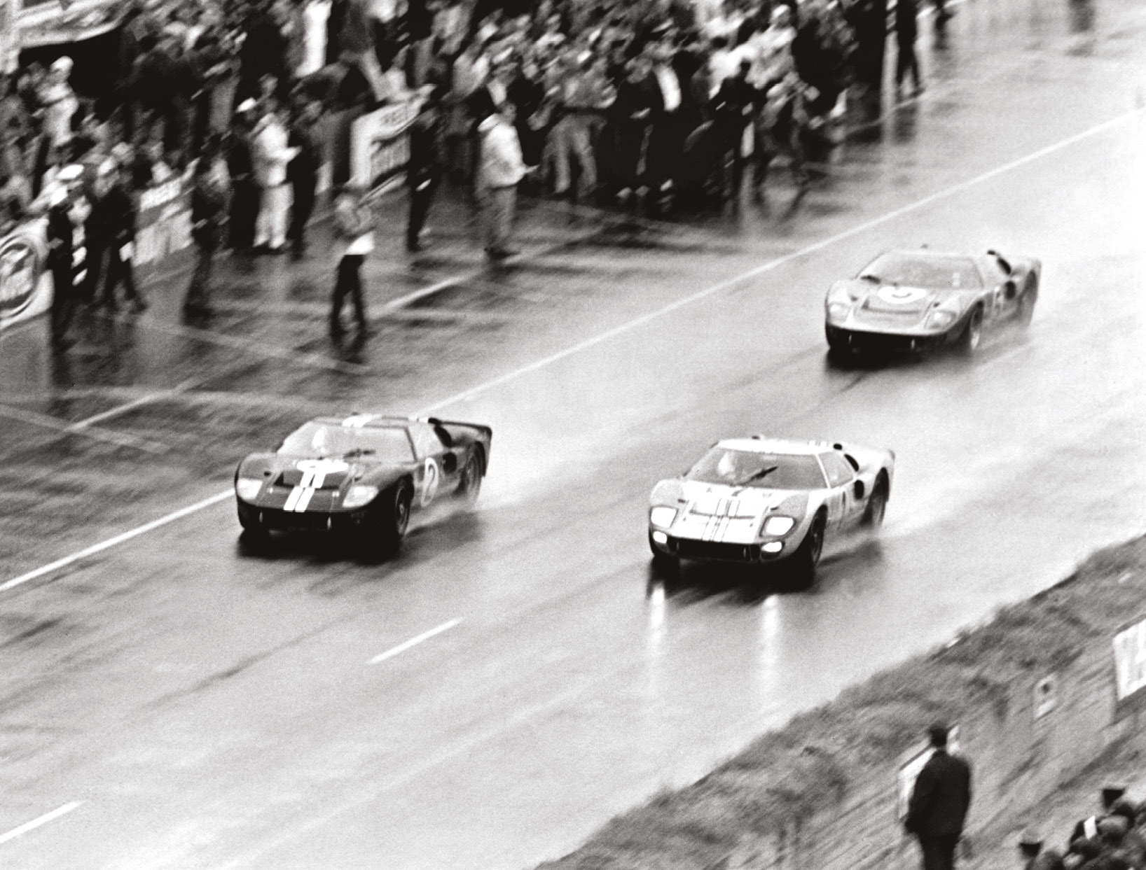 Did Bruce McLaren (car 2) put on a final charge to beat Miles in ’66?