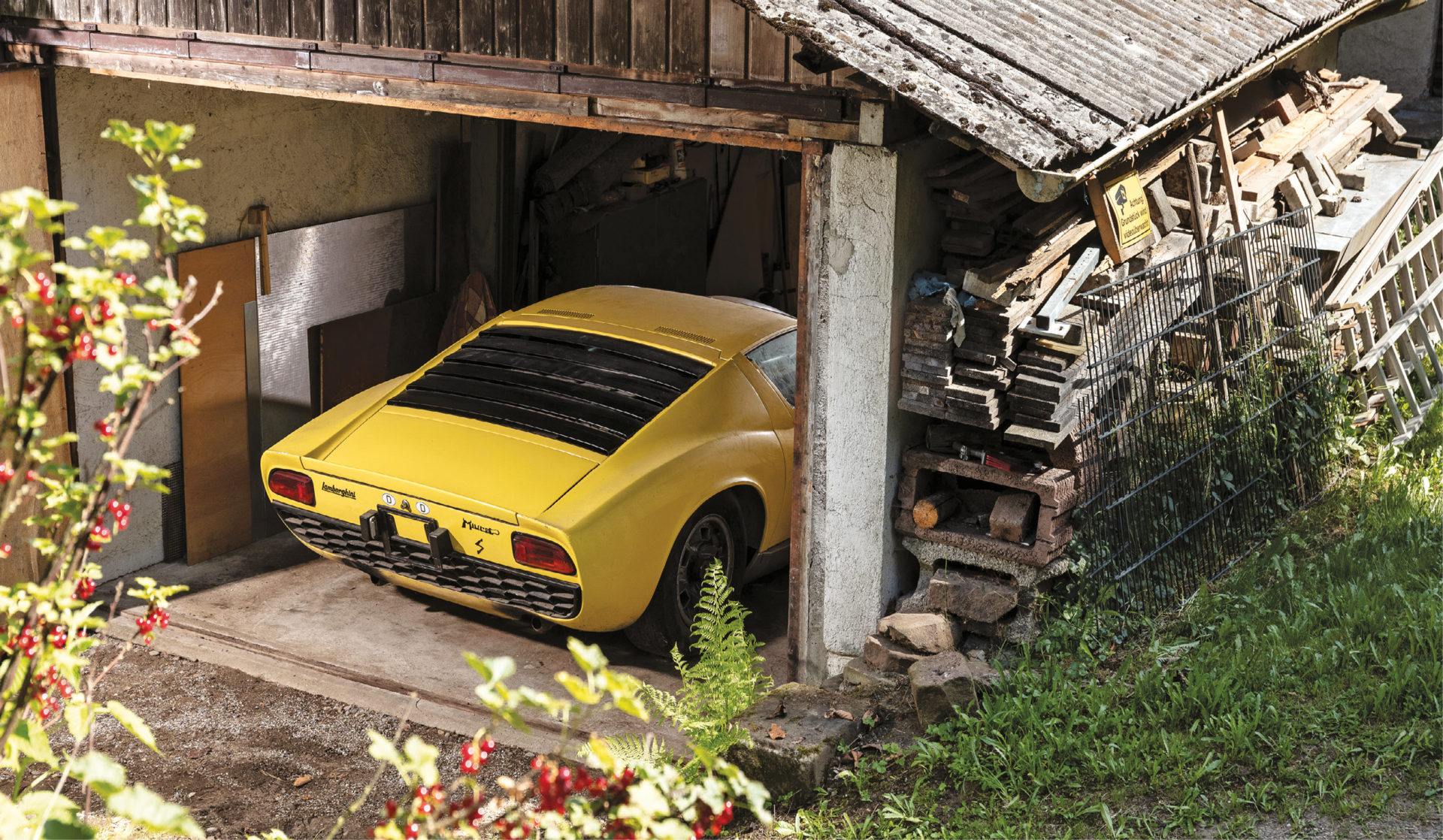 This Lamborghini Miura proved the perfect barn find project, but sold for a packet