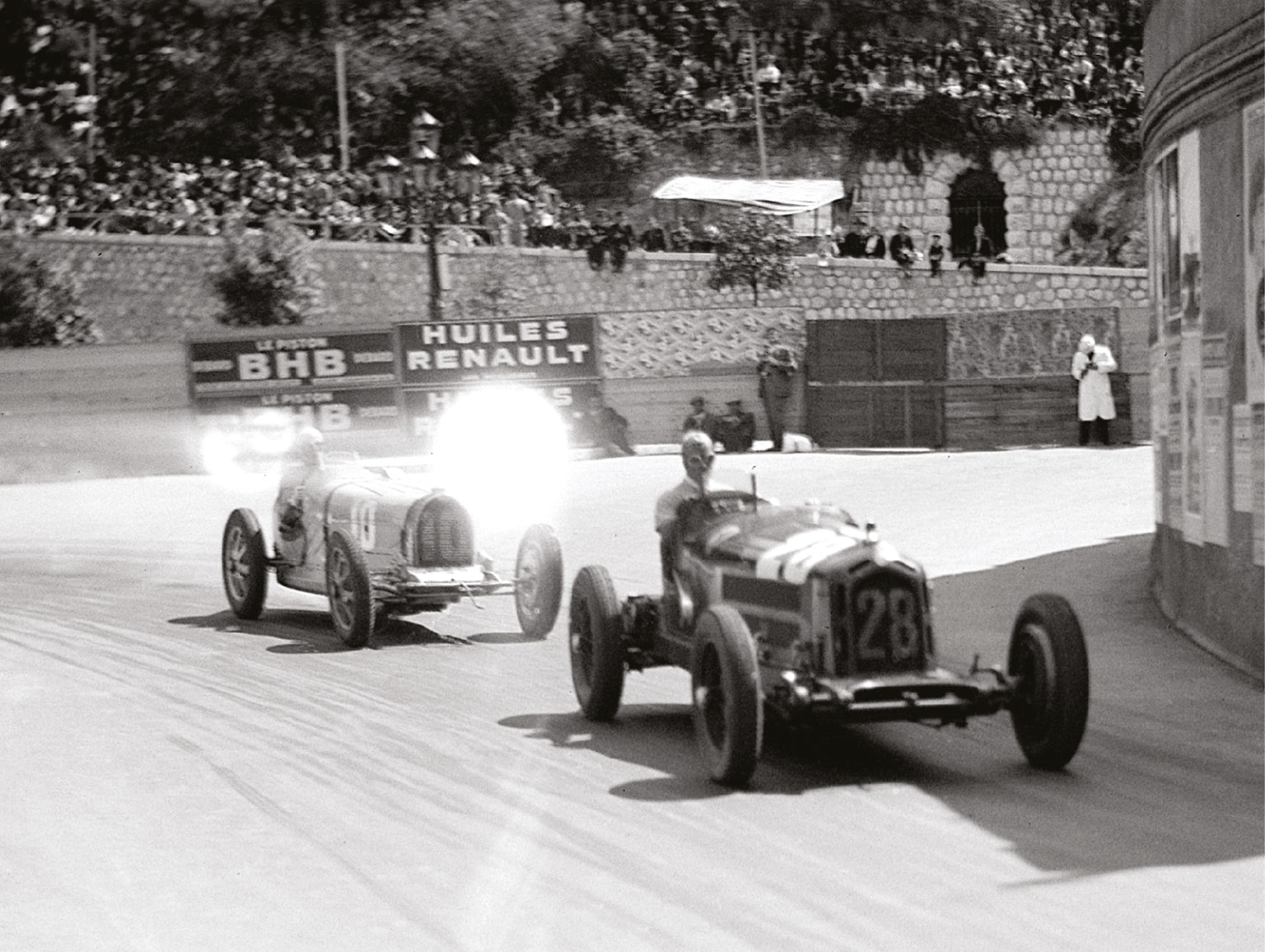 Nuvolari’s Alfa leads Varzi’s Bugatti during their epic 1933 duel in Monaco