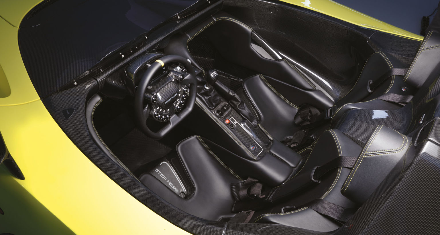 The interior is minimalist, and reflects the car’s purpose well. This is a track-focused machine above all